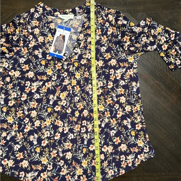 Floral V-Neck Blouse - Vince Camuto Large NWT - Picture 6 of 7